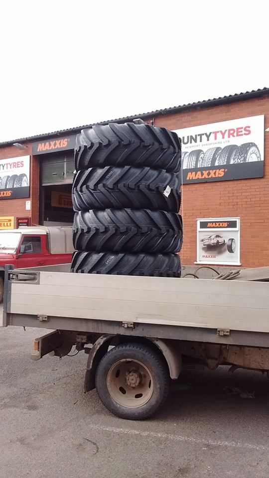 different size tyres on a truck